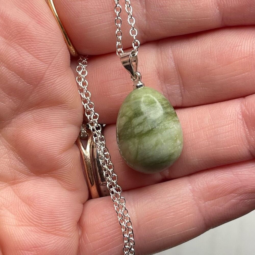 Chinese jade natural green raindrop pendant silver plated stainless steel silver - Picture 2 of 7